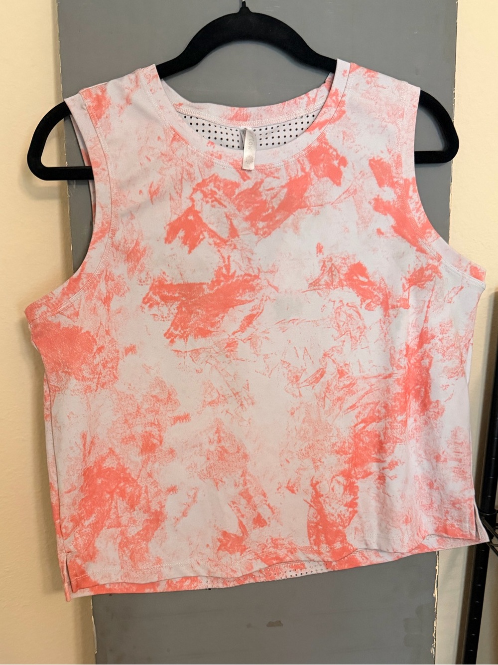 Ebb & Flow Athletic Tank Women’s Sleeveless Crop Tank Top - Coral Marble